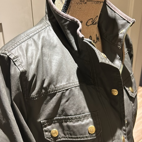 J Crew iconic waxed green coat- 4 pockets, gold hardware. (M), in great shape ! - Picture 2 of 10